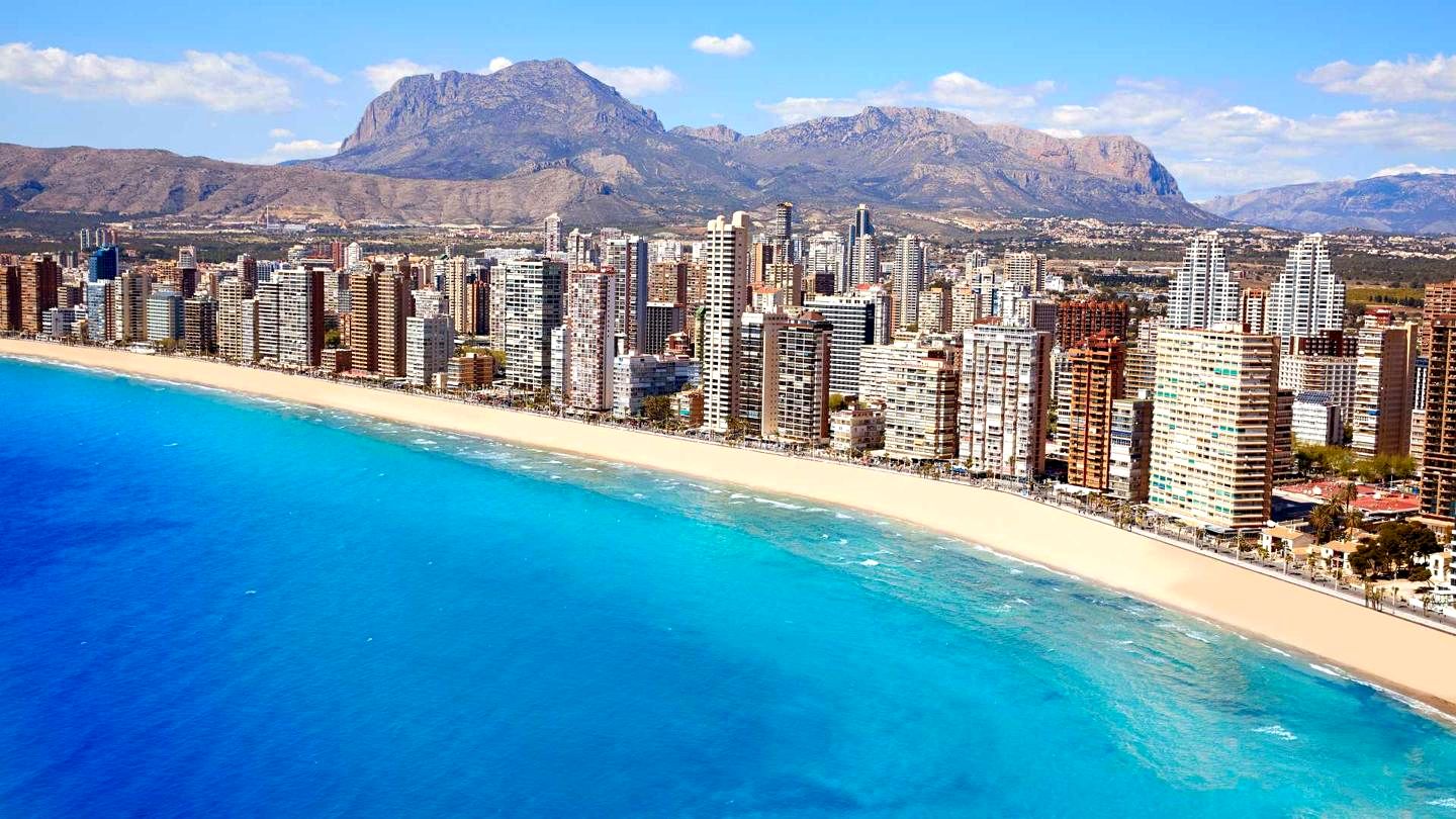 Flat in Avinguda Marina Alta, Benidorm, Alicante of 125 m2
