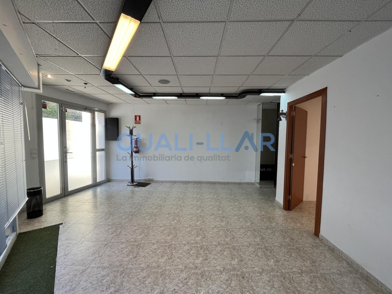 Local en Carrer de les Roses, Sant Feliu de Llobregat, Barcelona de 84 m2