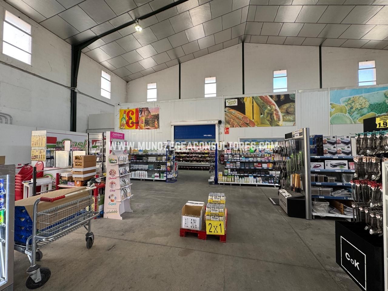 Nave industrial en Calle la Viñuela, Lucena, Córdoba de 1552 m2