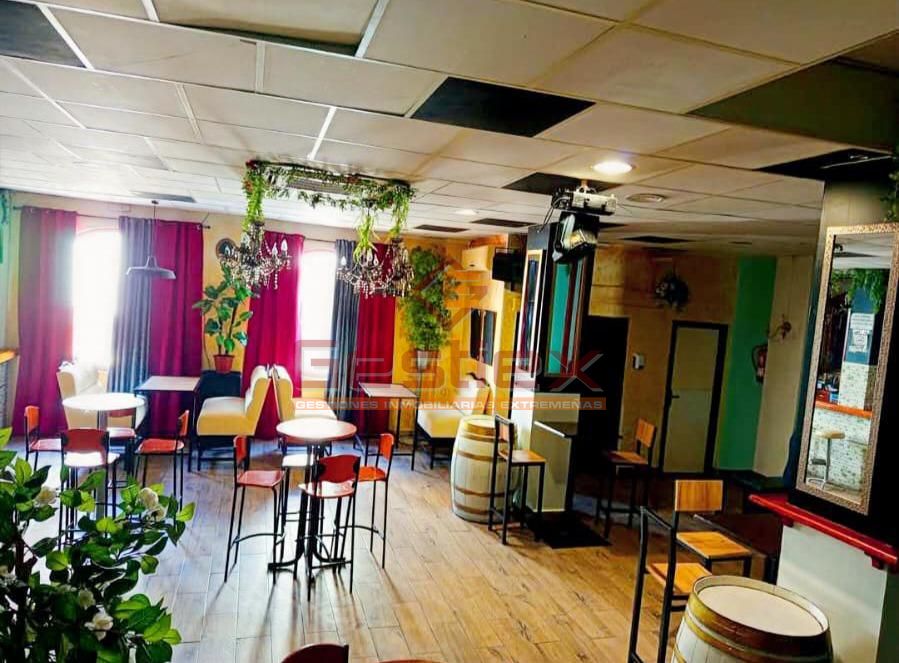 Local en Fuente del Maestre, Badajoz de 120 m2