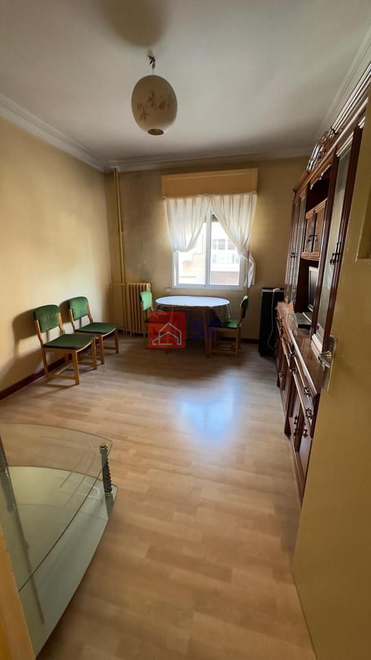 Piso en Plaza Virgen del Romero, Madrid, Madrid de 89 m2