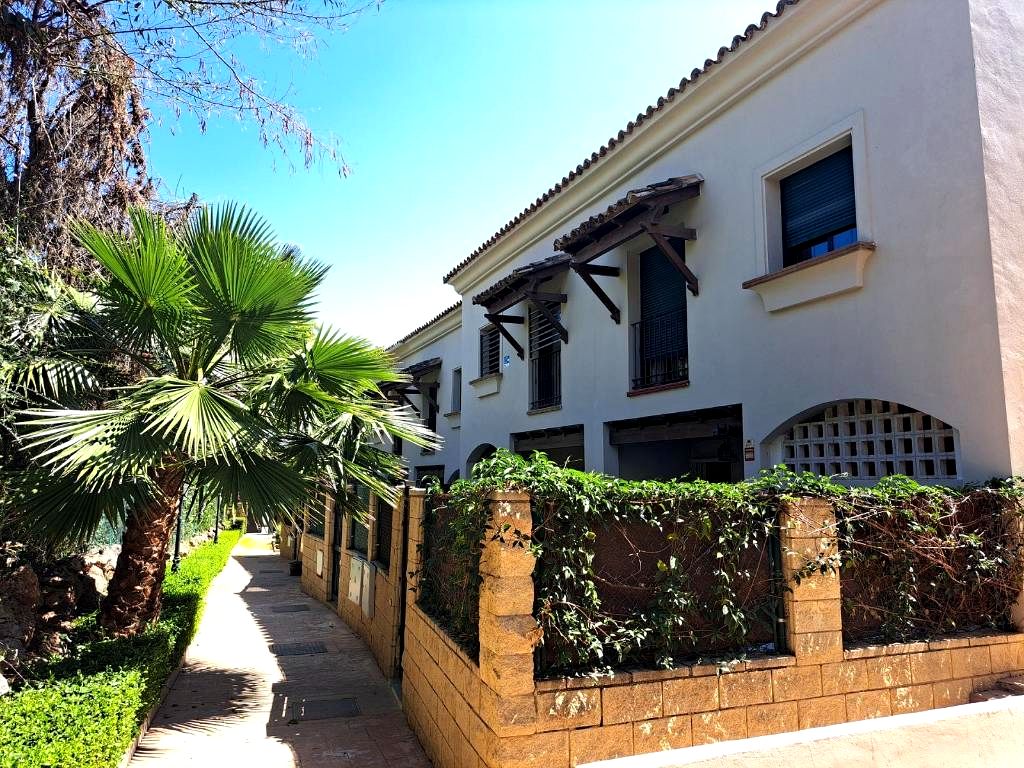 Casa / chalet en Avenida Grecia, Marbella, Málaga de 259 m2