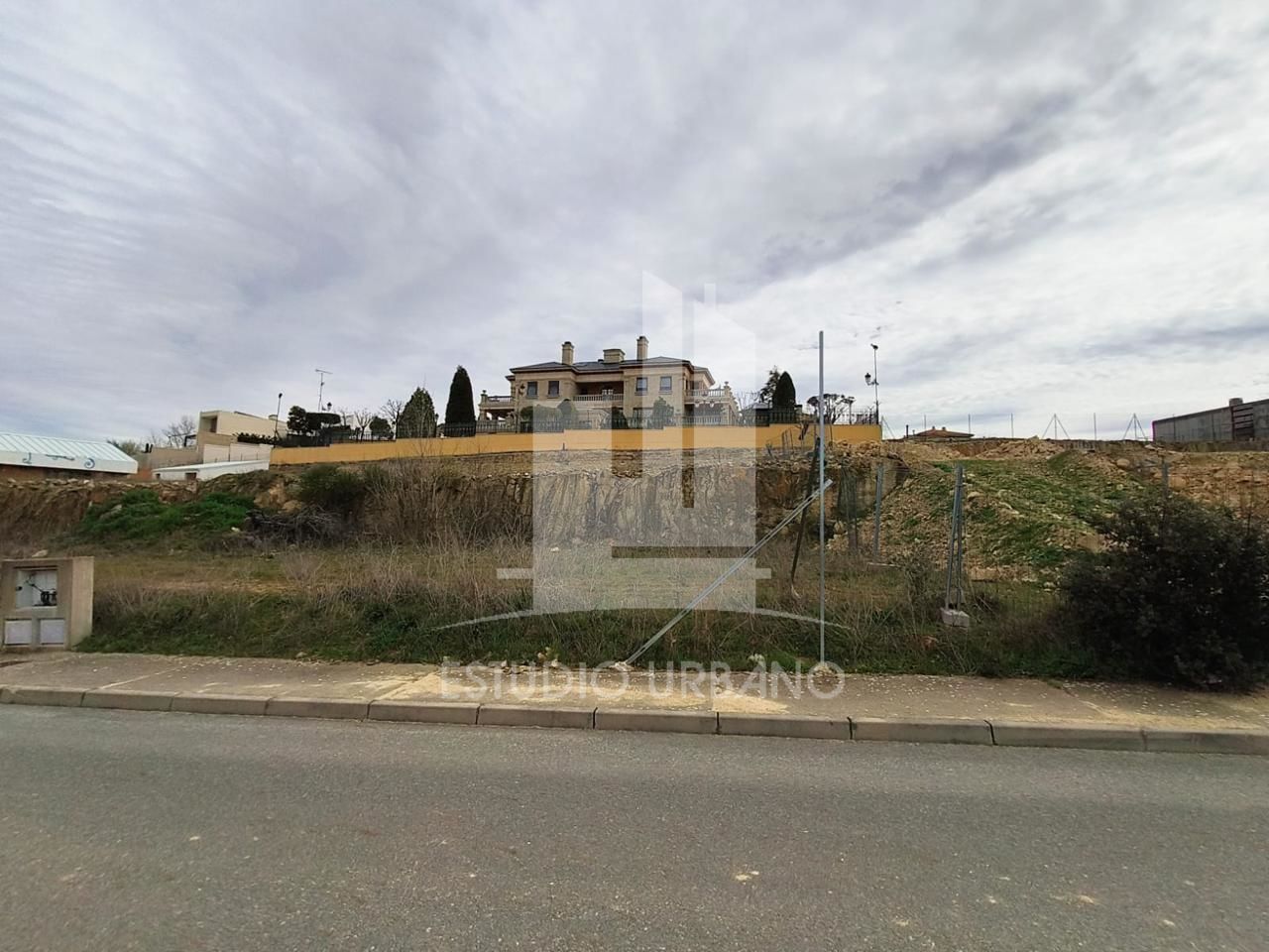 terrenos en villamayor · calle-dimanas-37185 56000€