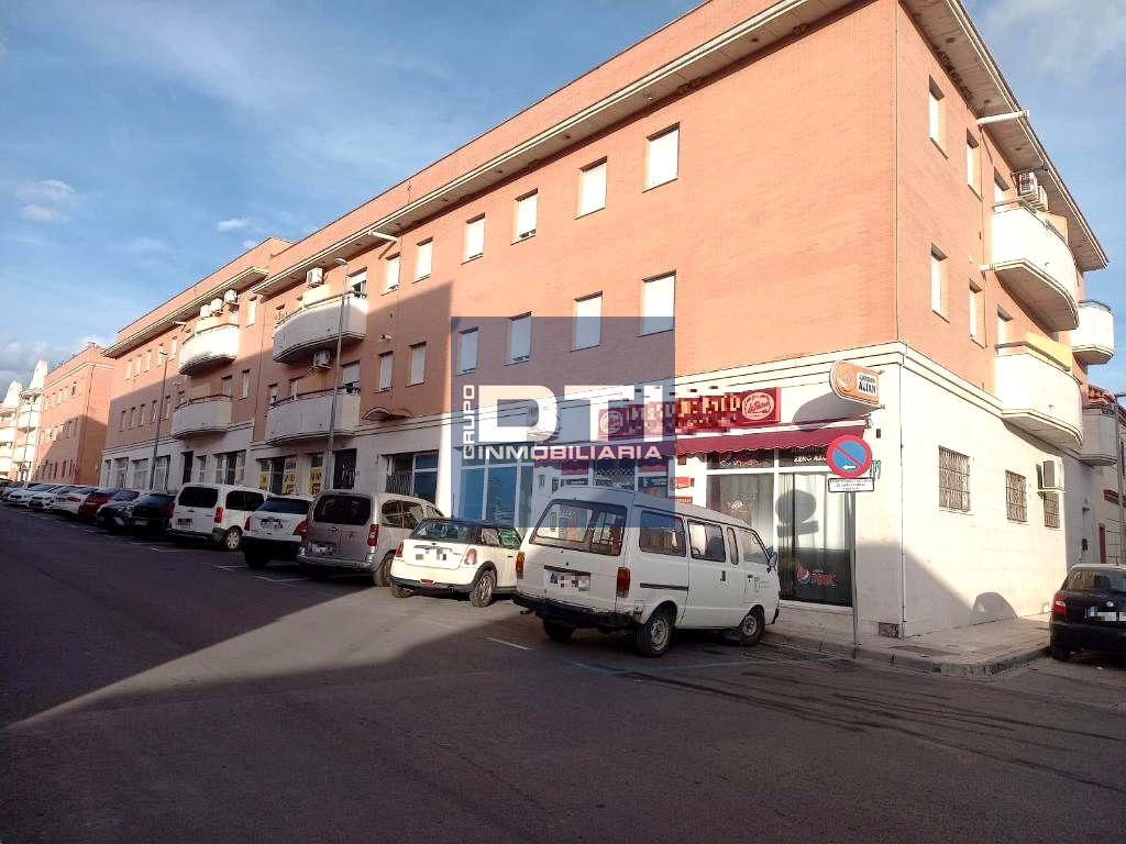 Local en Avenida Primero de Mayo, Coria del Río, Sevilla de 835 m2