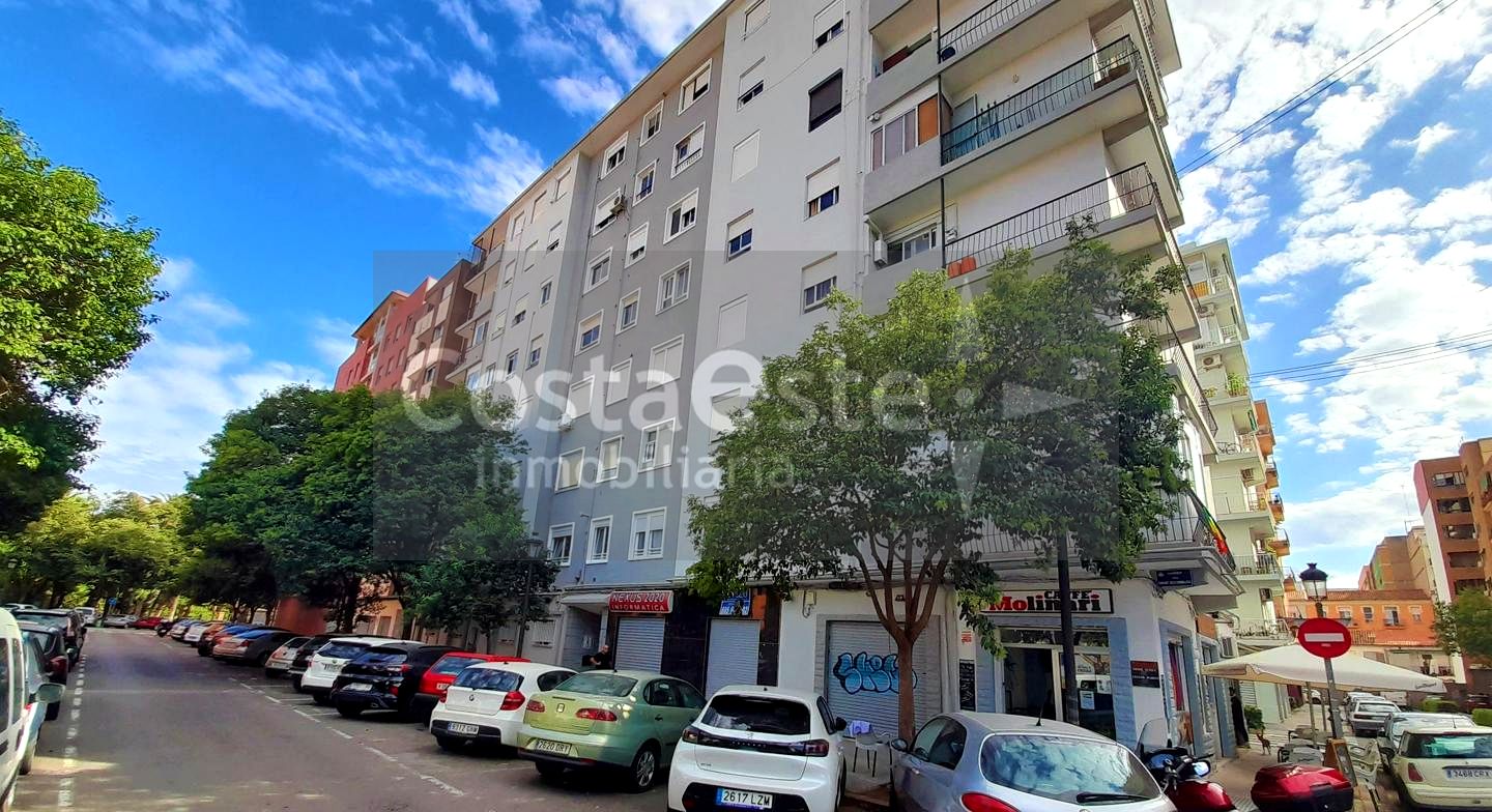 Local en Carrer del Convent dels Carmelites, València, Valencia de 100 m2