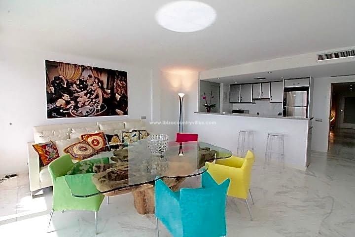 Radiante apartamento con vistas en Marina Botafoch