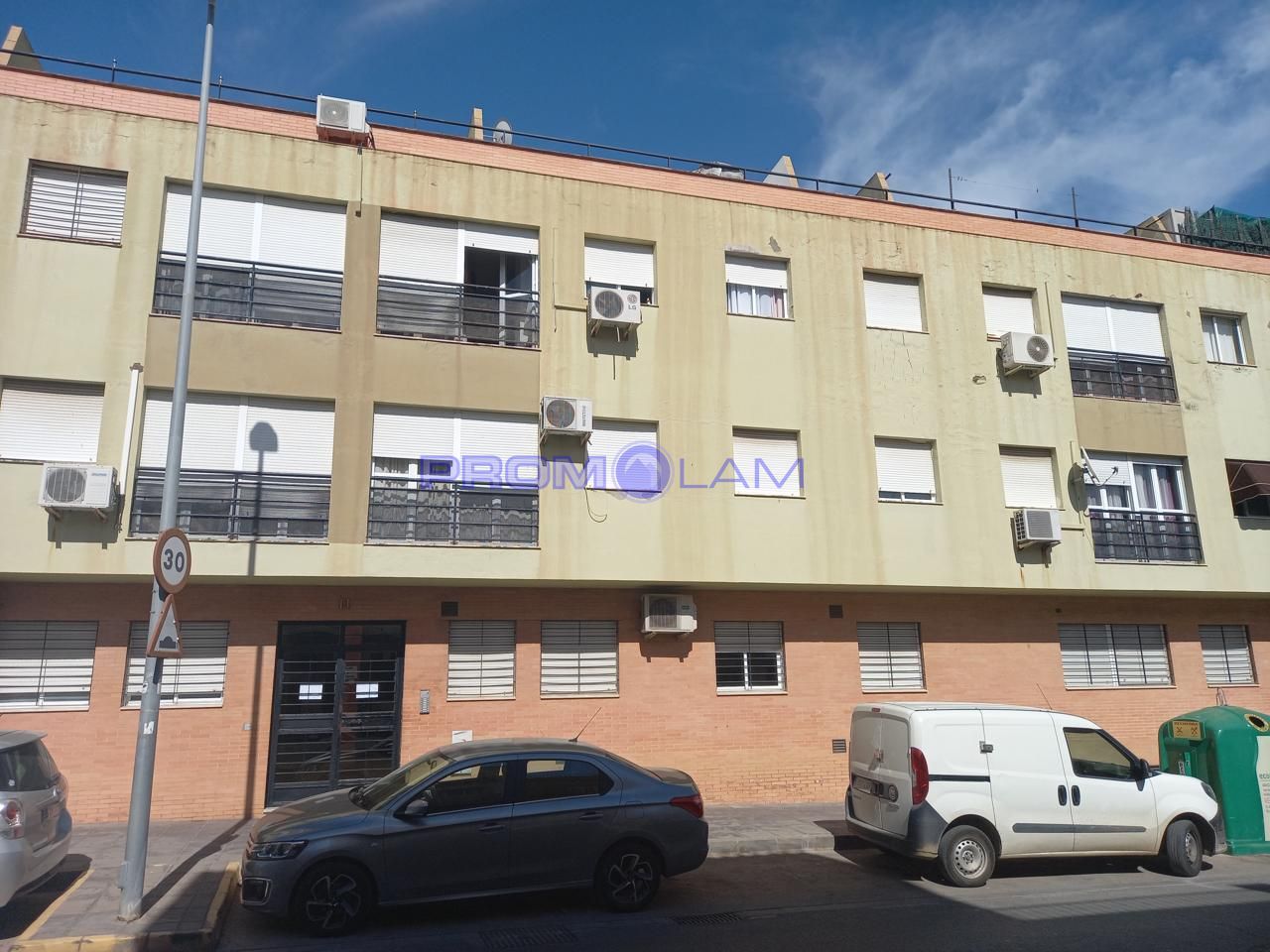 parking en coria-del-rio · avenida-palomares-41100 6500€