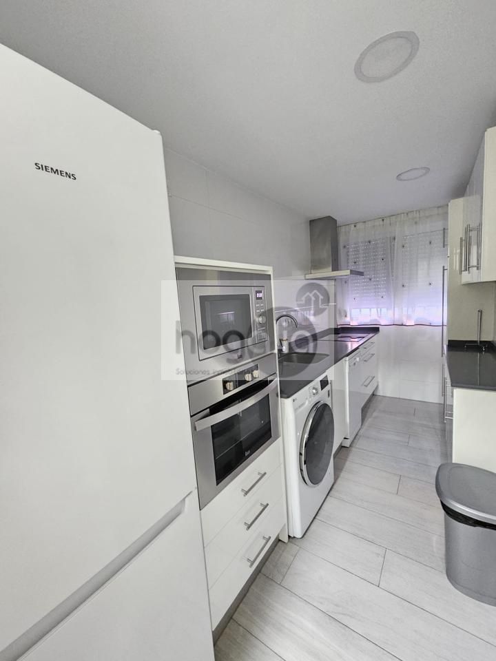 Flat in GUADALBULLON-PINEDA, Sevilla, Sevilla of 85 m2