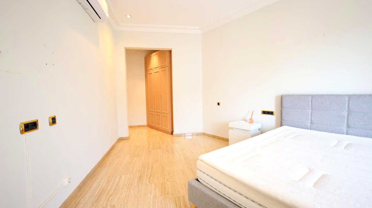Piso · Barcelona · 5 hab.