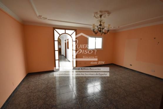 Flat in Calle Salvador Cuyas, Santa Lucia de Tirajana, Las Palmas of 103 m2
