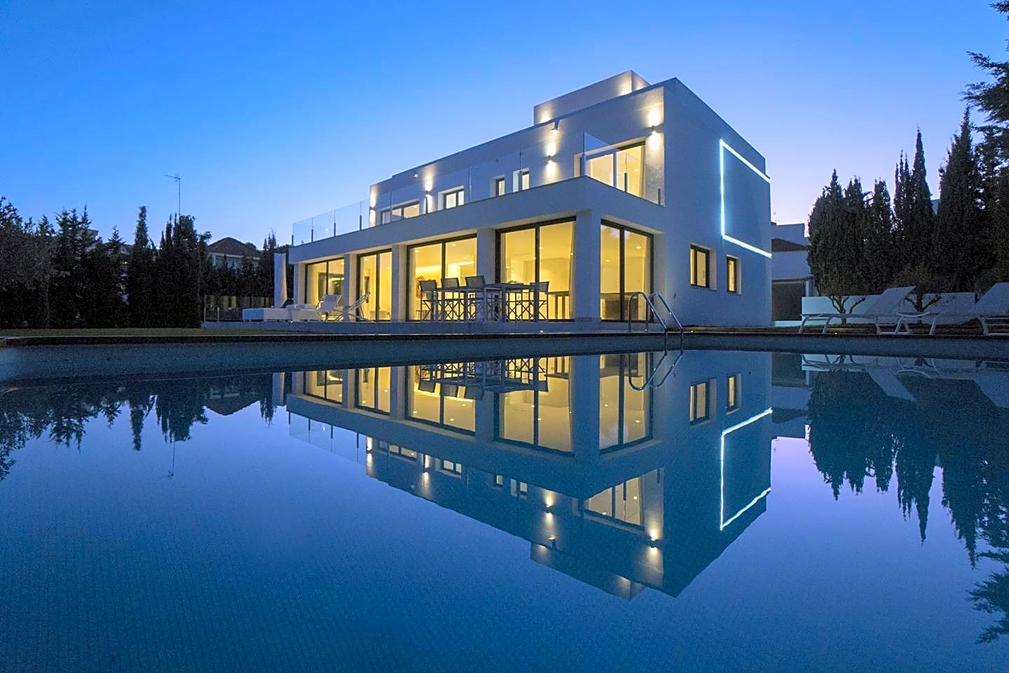 Villa  for sale    in Marbella