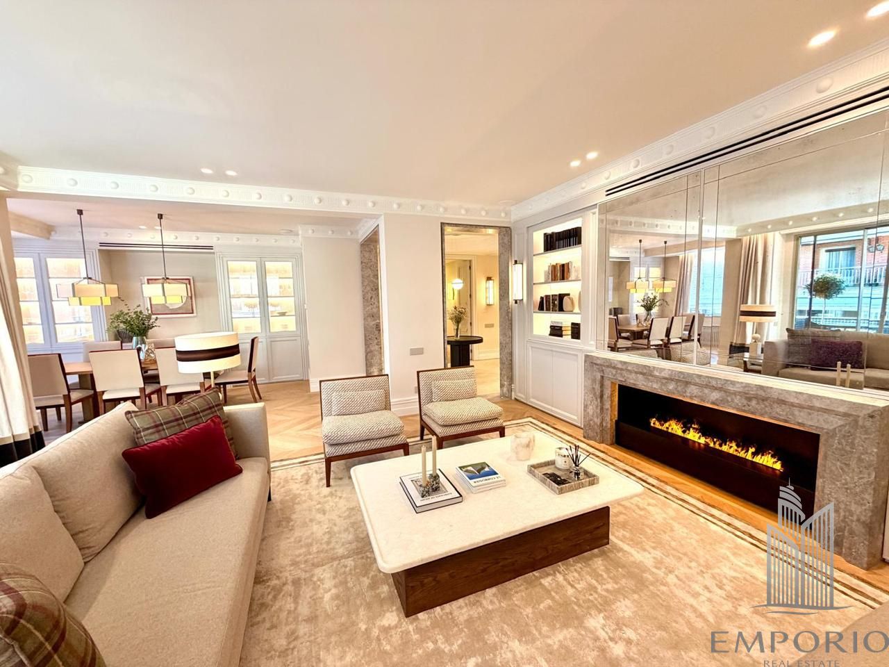 Elegancia contemporánea en edificio clásico de autor image 2