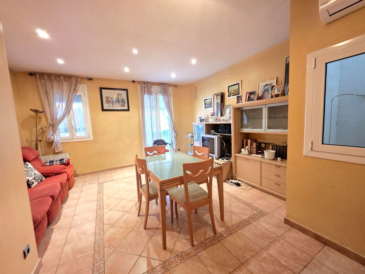 Piso en Carrer de la Verge del Pilar, Cornellà de Llobregat, Barcelona de 119 m2