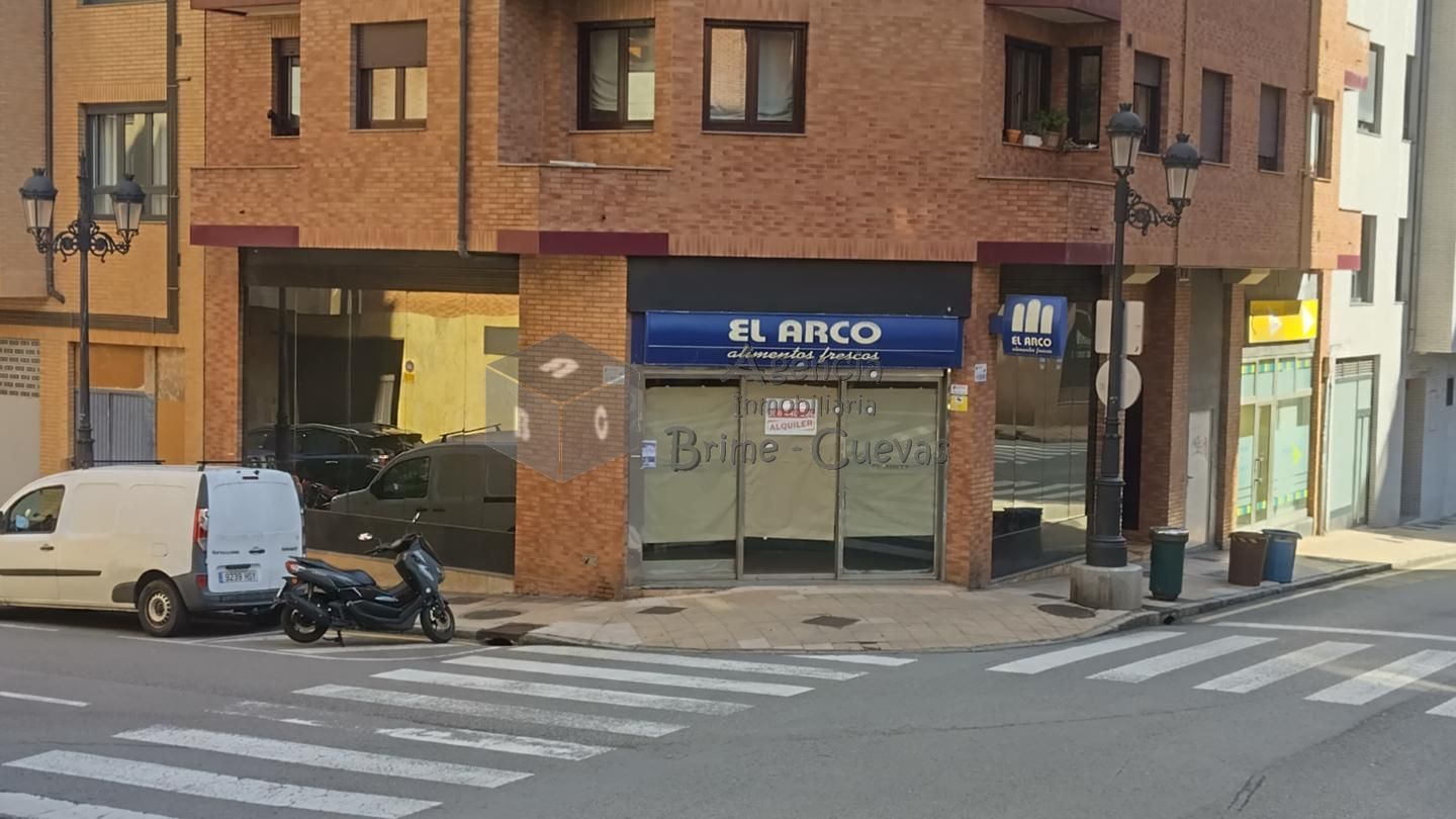 Local en Calle Torrecerredo, Oviedo, Asturias de 144 m2