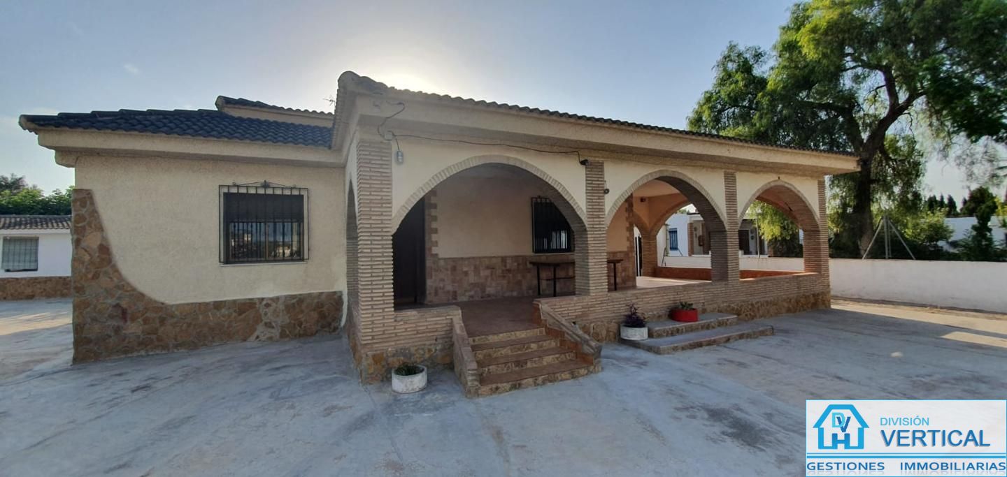 Casa / chalet en Camí Vell d'Aldaia, Riba-roja de Túria, Valencia de 630 m2