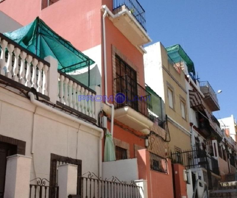 villas en san-juan-de-aznalfarache · calle-felipe-ii-41920 90000€