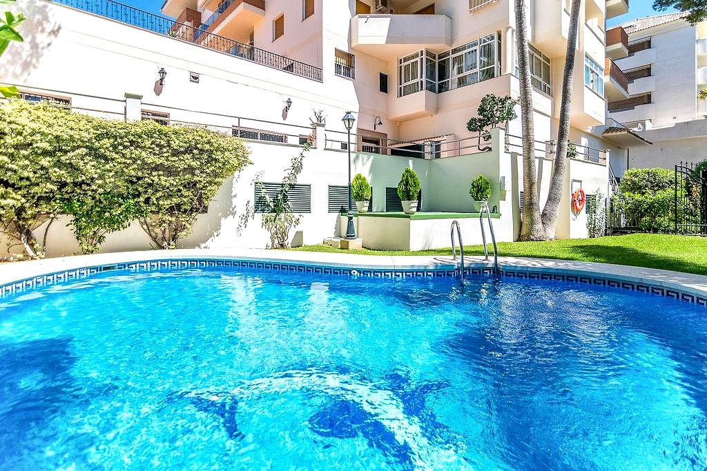 Piso en Avenida Antonio Machado, Benalmádena, Málaga de 65 m2