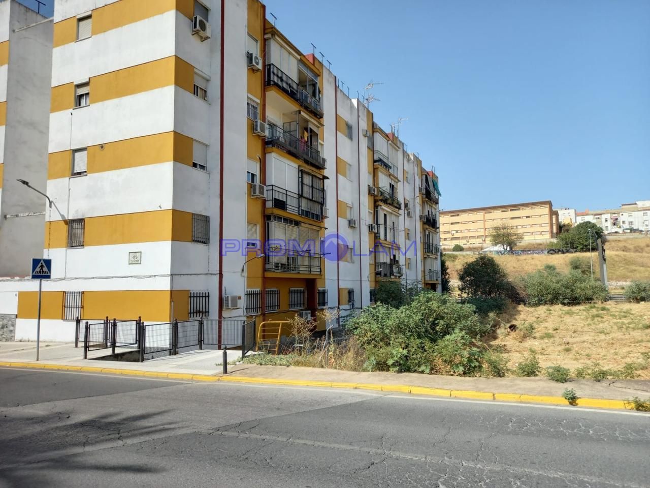 locales-comerciales en san-juan-de-aznalfarache · calle-virgen-de-las-angustias-41920 101000€