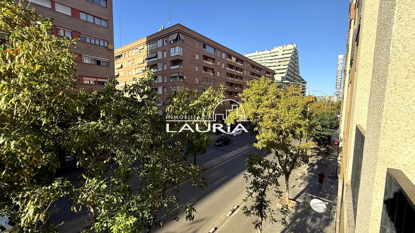 Piso en Avinguda de l'Institut Obrer de València, València, Valencia de 106 m2
