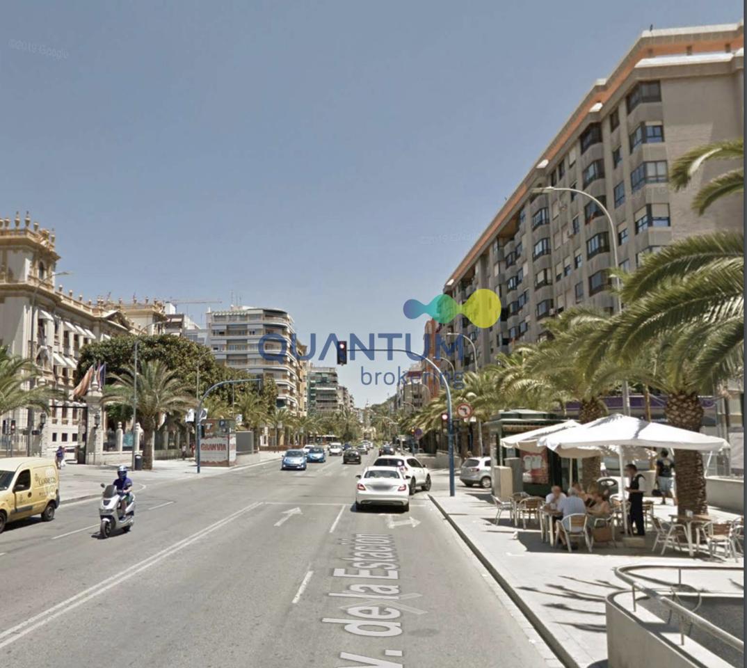 Local en Alicante, Alicante de 2191 m2