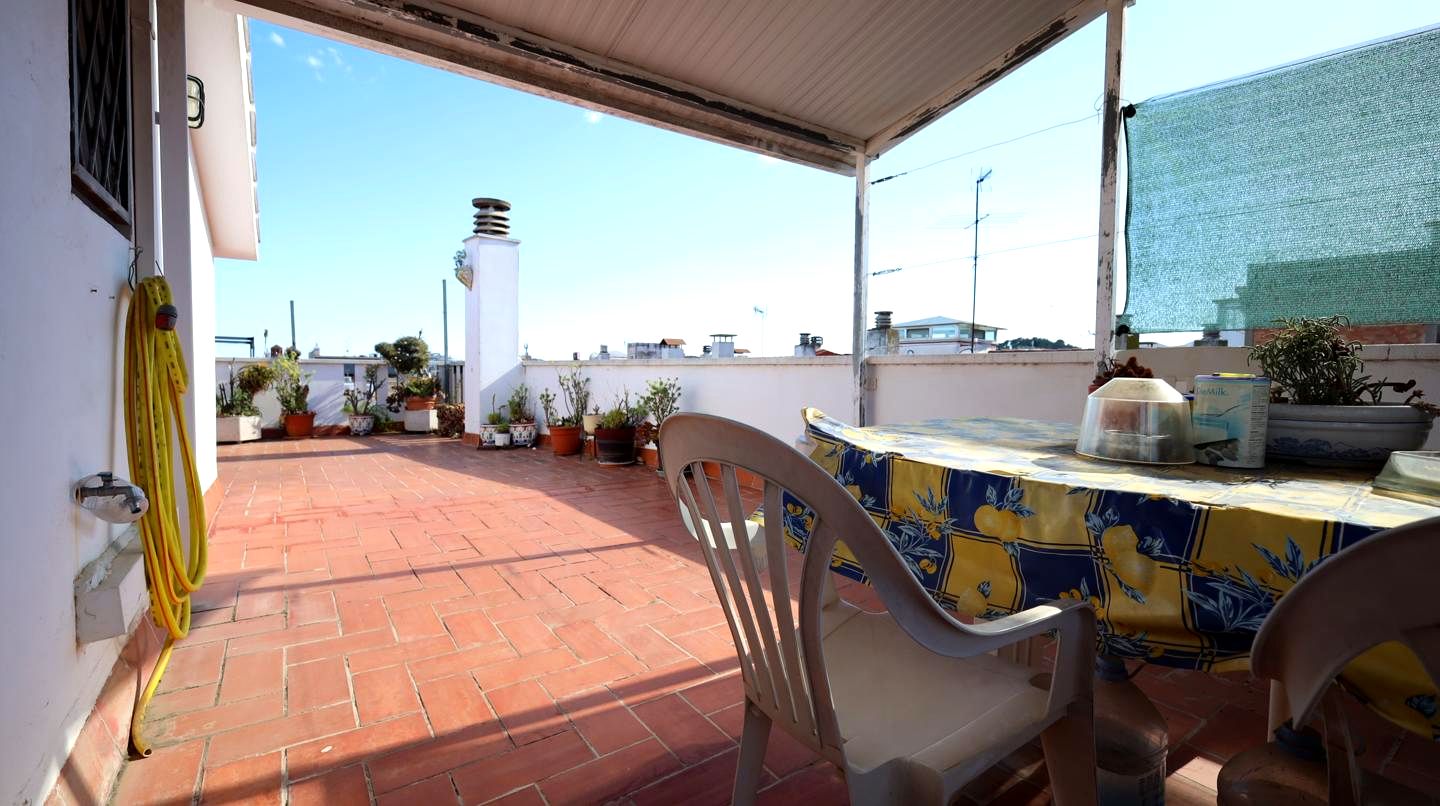 Villa · Gava · 5 hab.