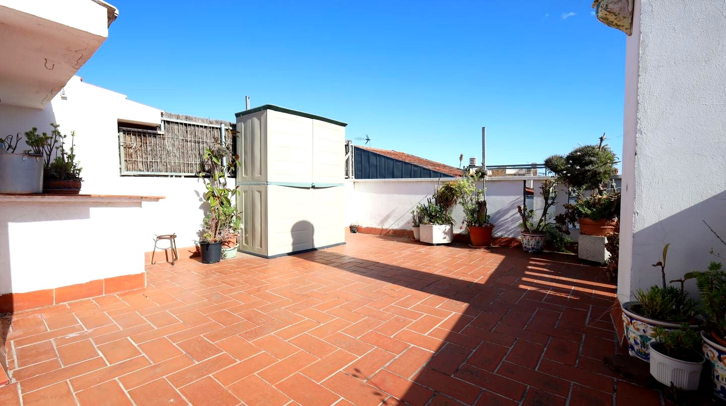 Villa · Gava · 5 hab.