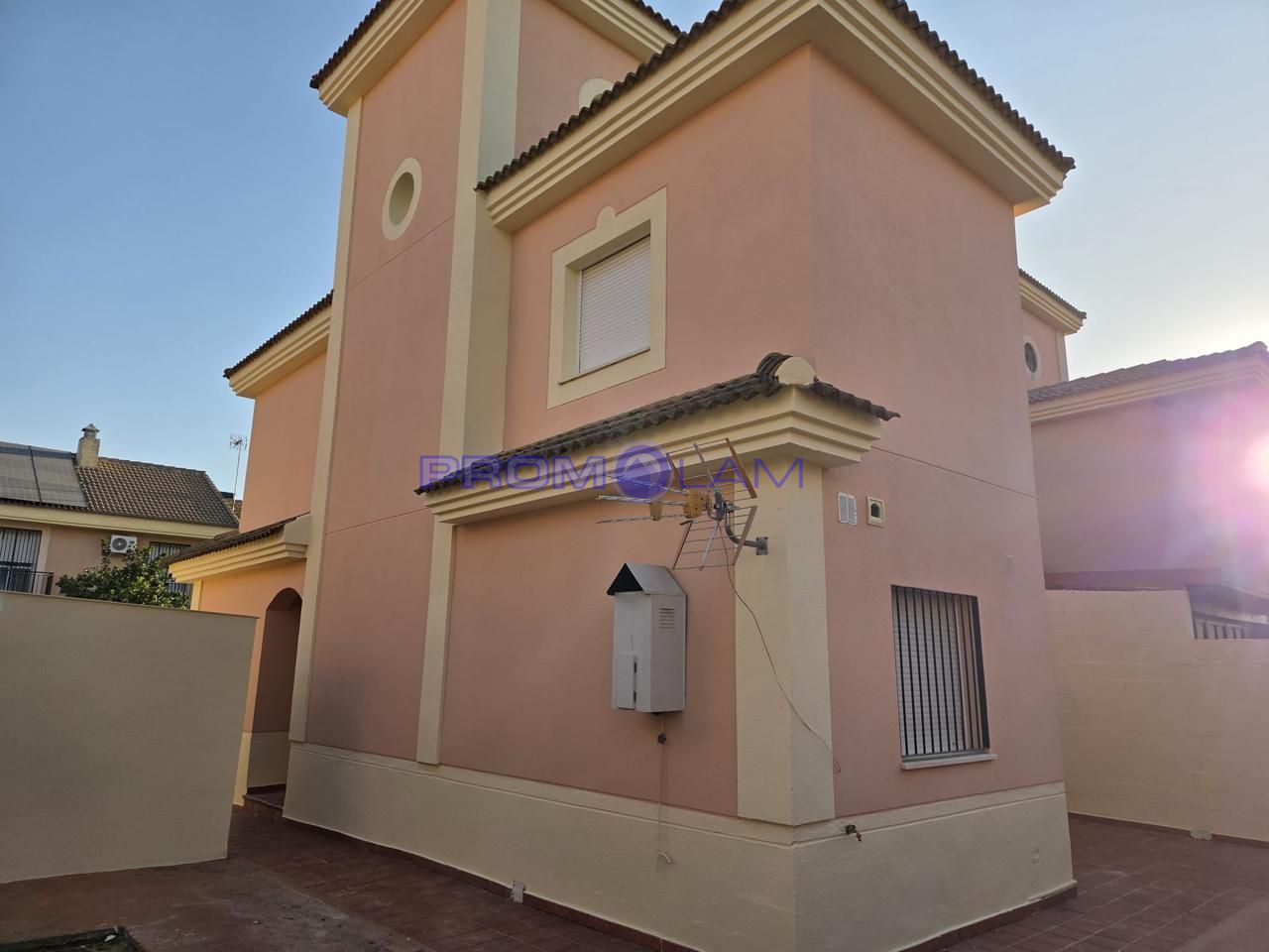 villas en mairena-del-aljarafe · calle-urano-41927 296000€