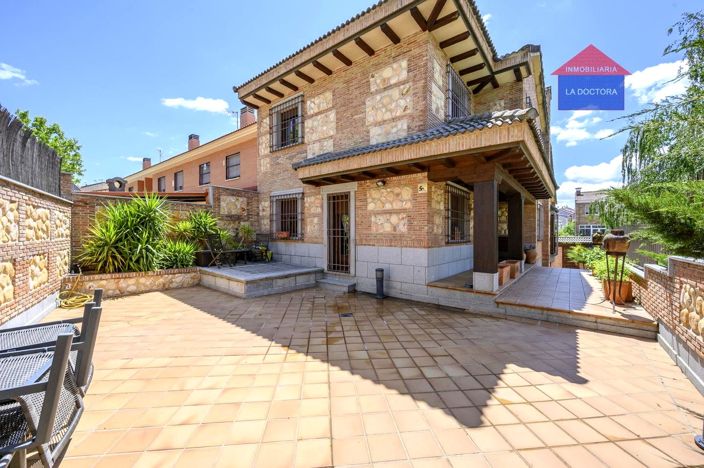 Casa / chalet en Avenida de los Cinco Siglos, Navalcarnero, Madrid de 321 m2