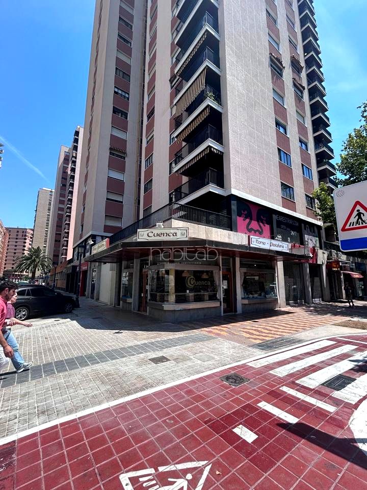 Local en Avinguda de Blasco Ibáñez 33, València, Valencia de 480 m2