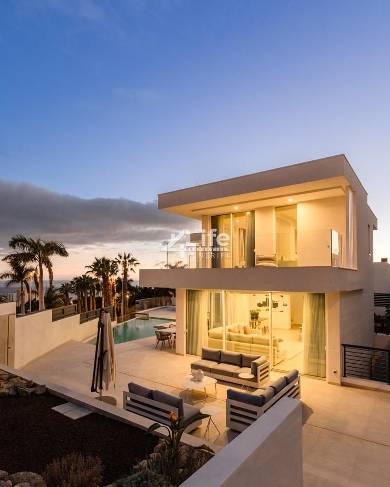 Casa / chalet en Calle Luxemburgo, Costa Adeje, Santa Cruz de Tenerife de 303 m2