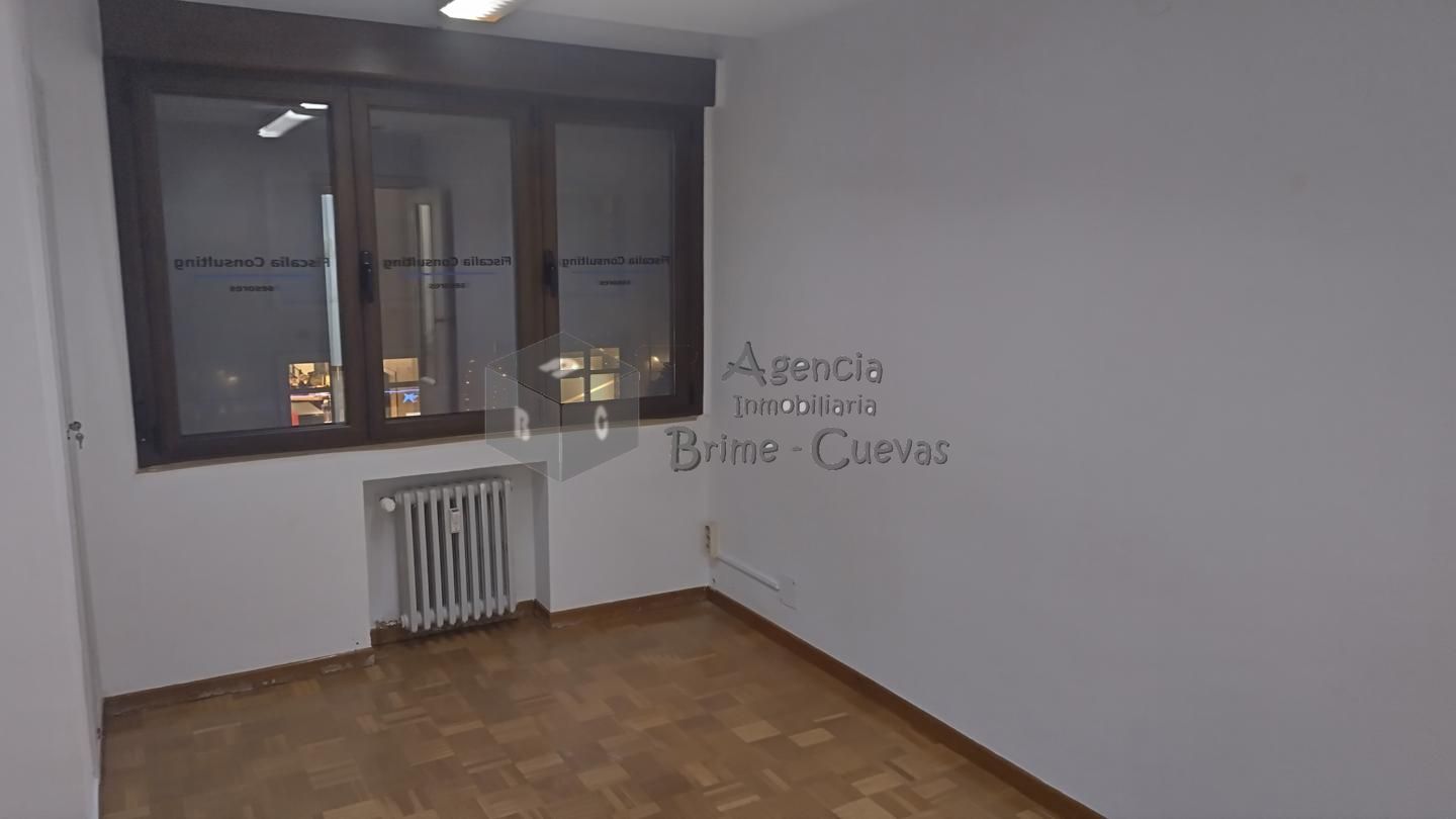 Piso en Calle Alonso de Quintanilla, Oviedo, Asturias de 56 m2