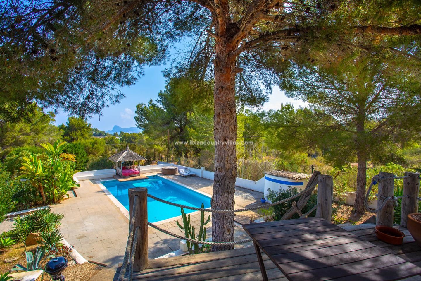 Charming house with sea views located in the countryside of Cala Tarida