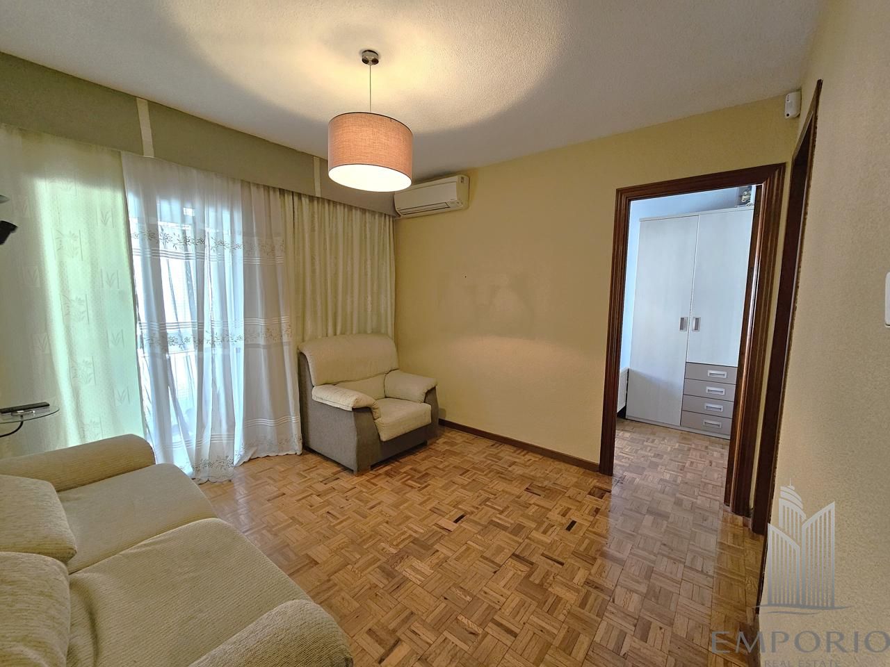 Piso en Calle de Vélez Málaga, Madrid, Madrid de 61 m2