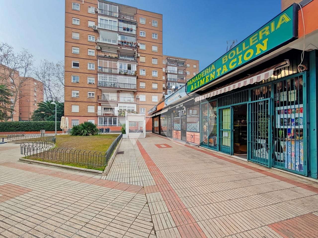 Se traspasa negocio en Alameda de Osuna, Barajas