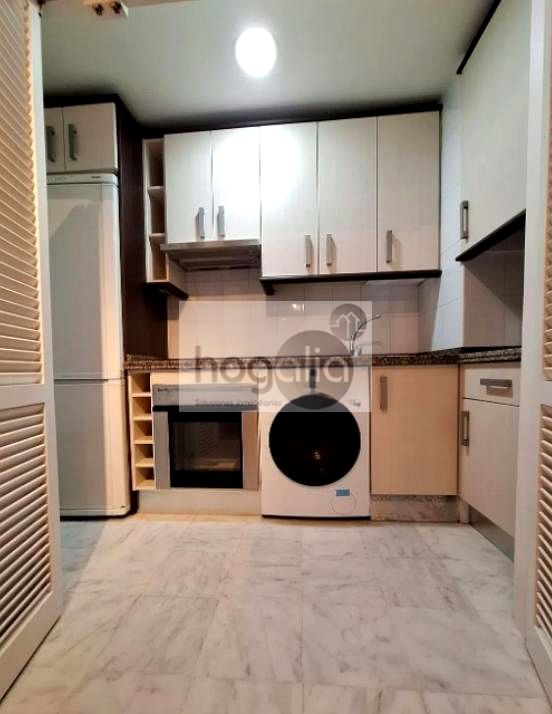 Flat in LOS REMEDIOS-TRIANA, Sevilla, Sevilla of 60 m2