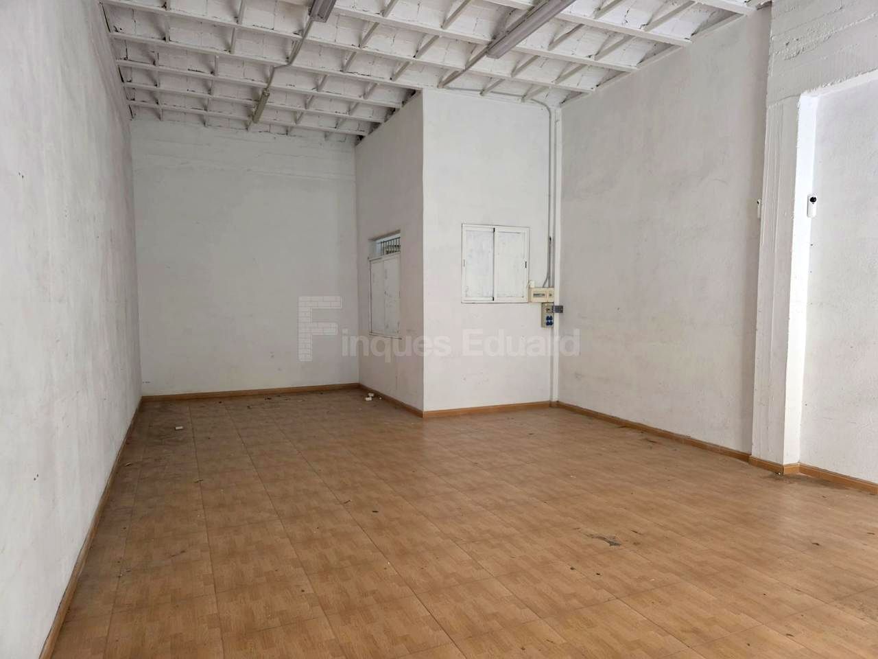 Local en Badalona, Barcelona de 63 m2