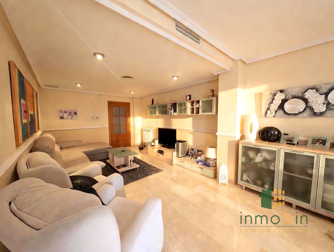 Piso en Avenida de la Constitución, Don Benito, Badajoz de 190 m2