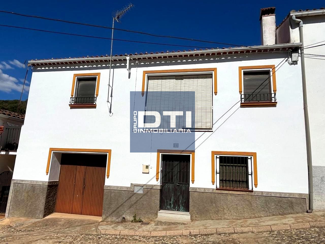 Casa / chalet en Calle Monte Balon, Aroche, Huelva de 200 m2