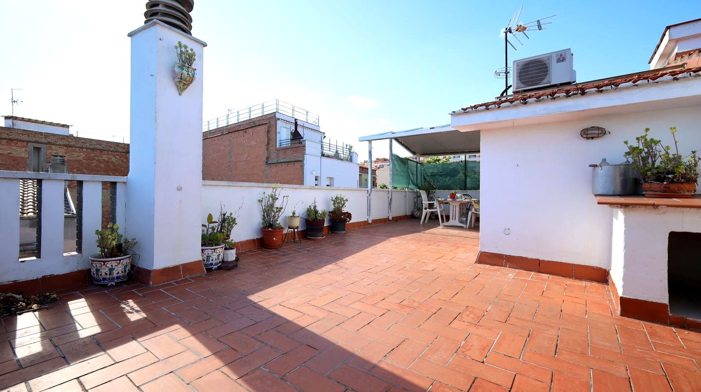 Villa · Gava · 5 hab.