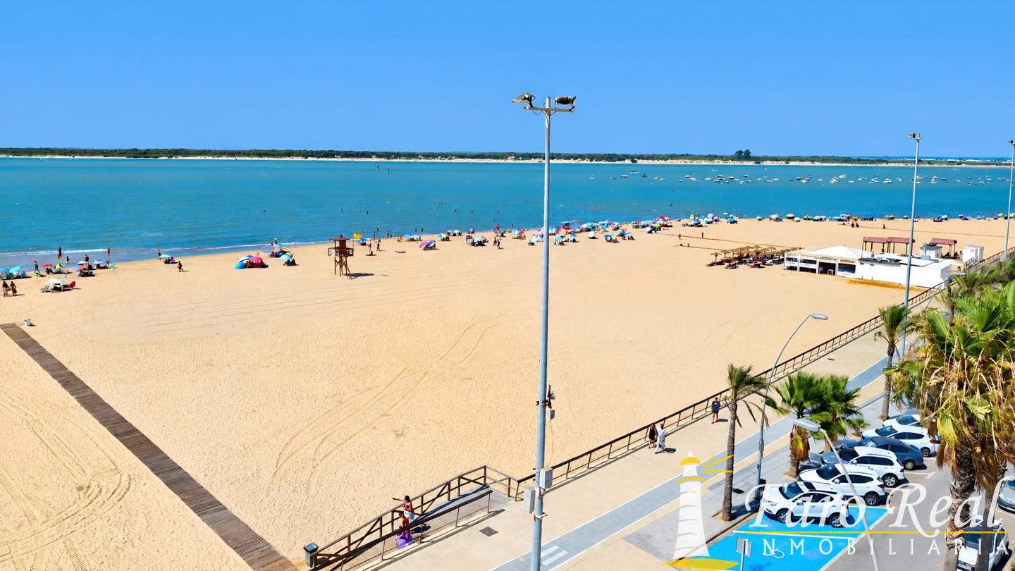 Apartamento en 1º linea de playa con vistas al mar. 4
