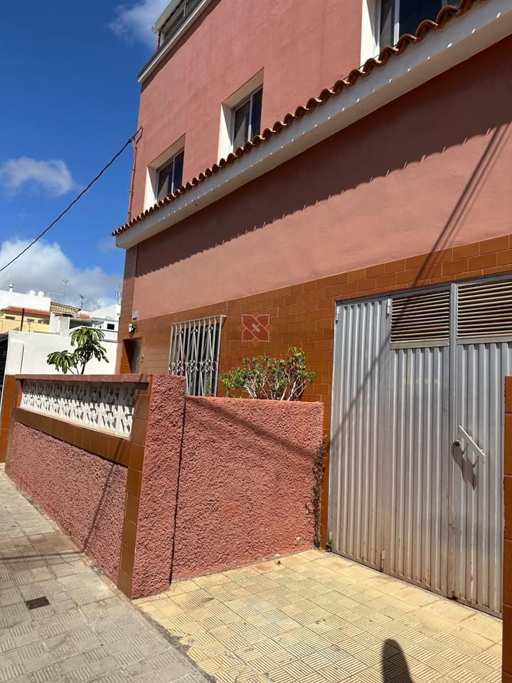 Casa / chalet en Calle Tajinaste, La Laguna, Santa Cruz de Tenerife de 93 m2