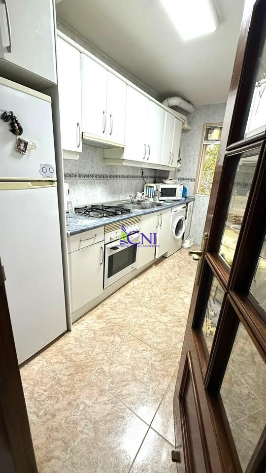 Flat in Calle de Puentelarra, Madrid, Madrid of 80 m2