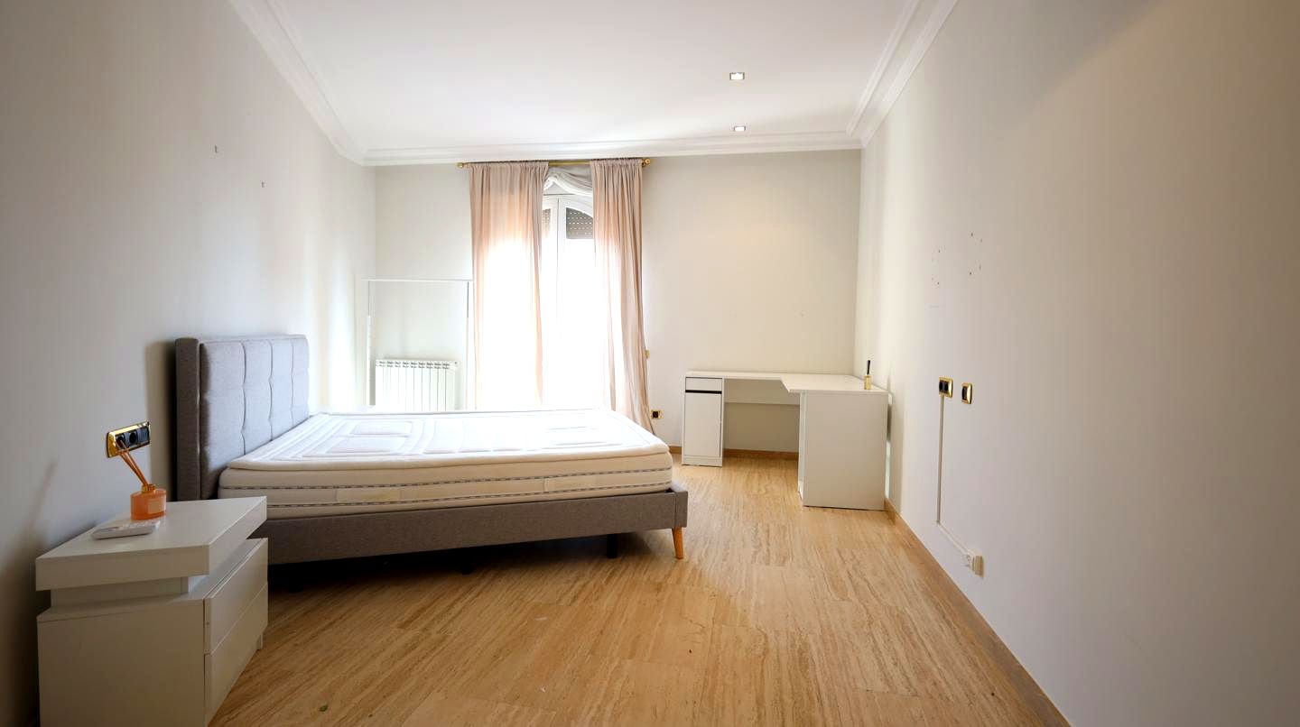 Piso · Barcelona · 5 hab.