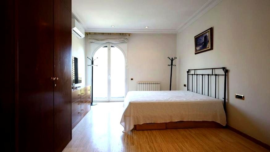 Piso · Barcelona · 5 hab.