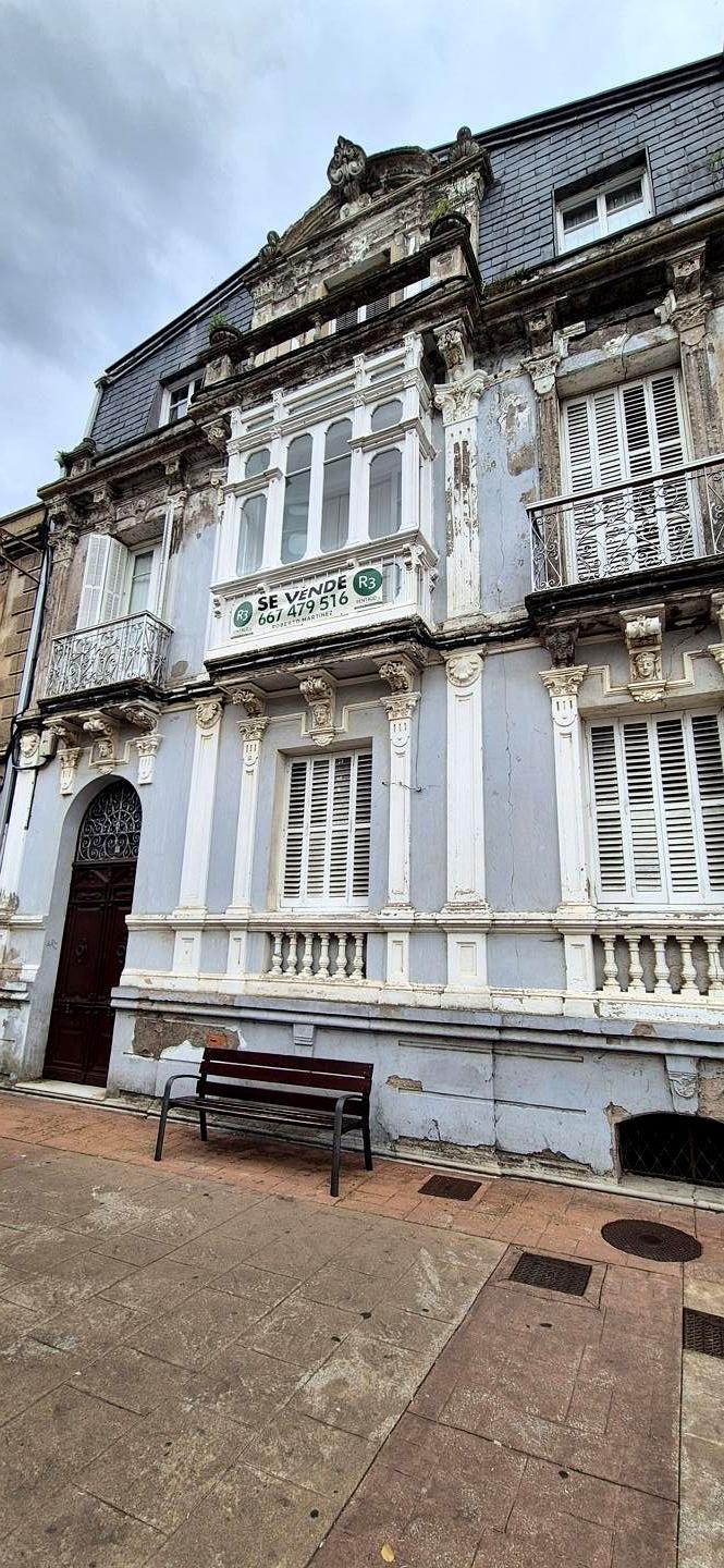 Flat in Avenida Ramón Valdés 4, Navia, Asturias of 239 m2