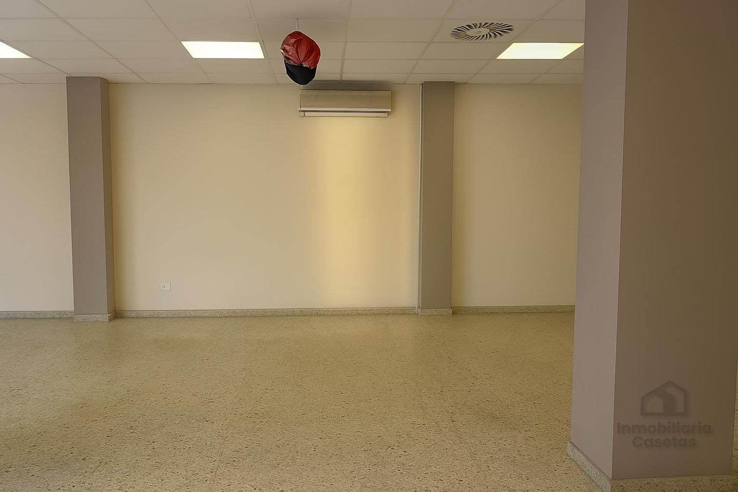 Shop in UTEBO, Zaragoza of 125 m2