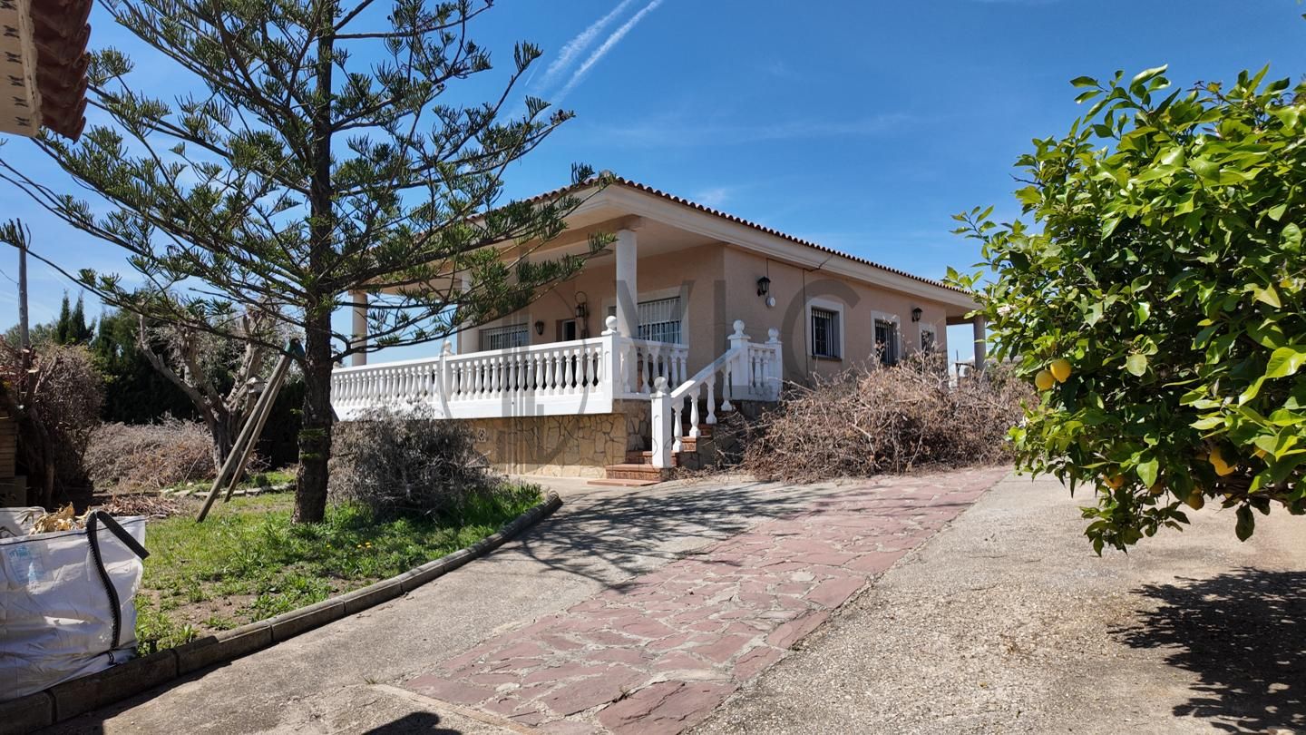 Casa / chalet en Montserrat, Valencia de 138 m2