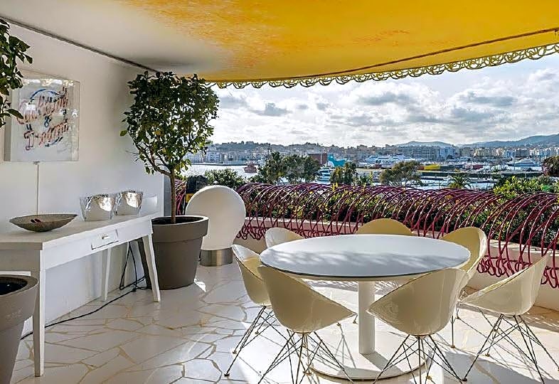 Luxury apartment in Marina Botafoch with views of Dalt Vila