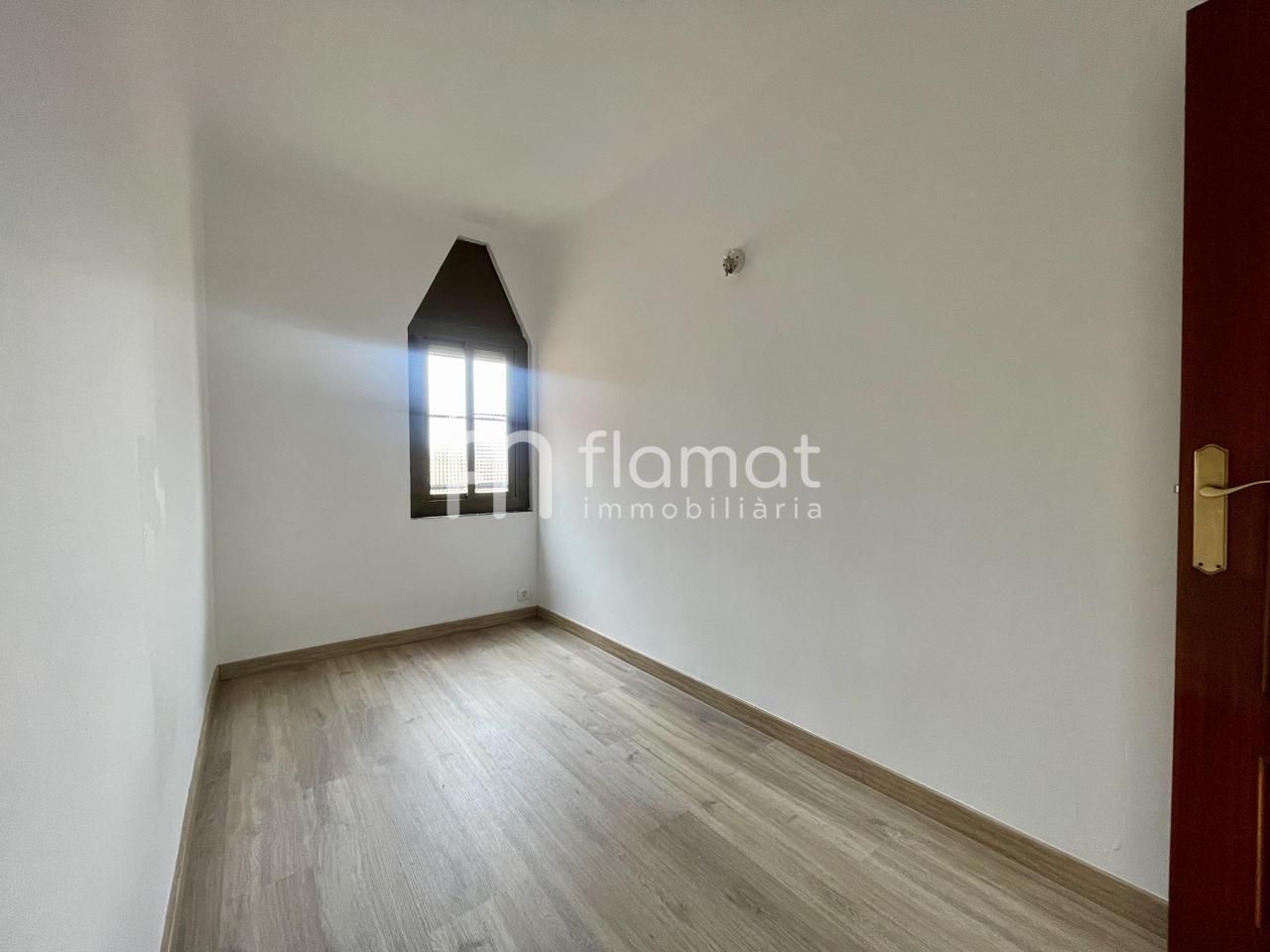 pisos en barcelona · carrer-dels-ferrocarrils-catalans-08038 265000€
