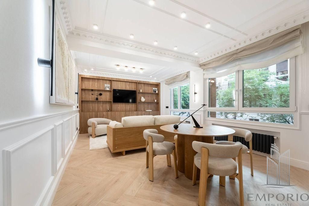 Exclusiva vivienda reformada con patio y ventanales en el corazón de Goya